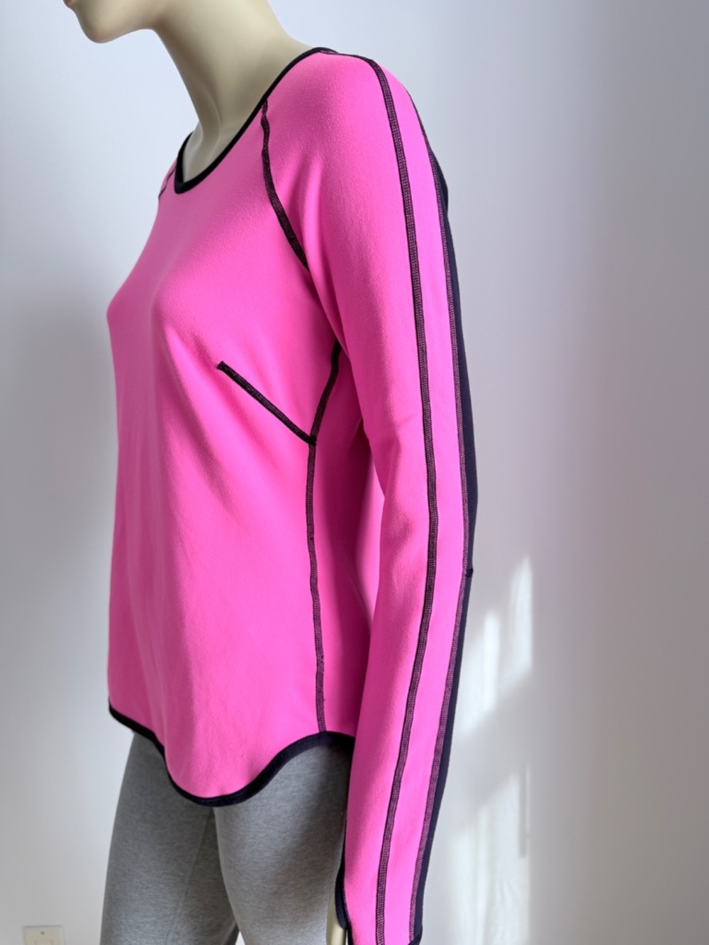 Lululemon Runder Under Long Sleeve - Picture 10 of 14